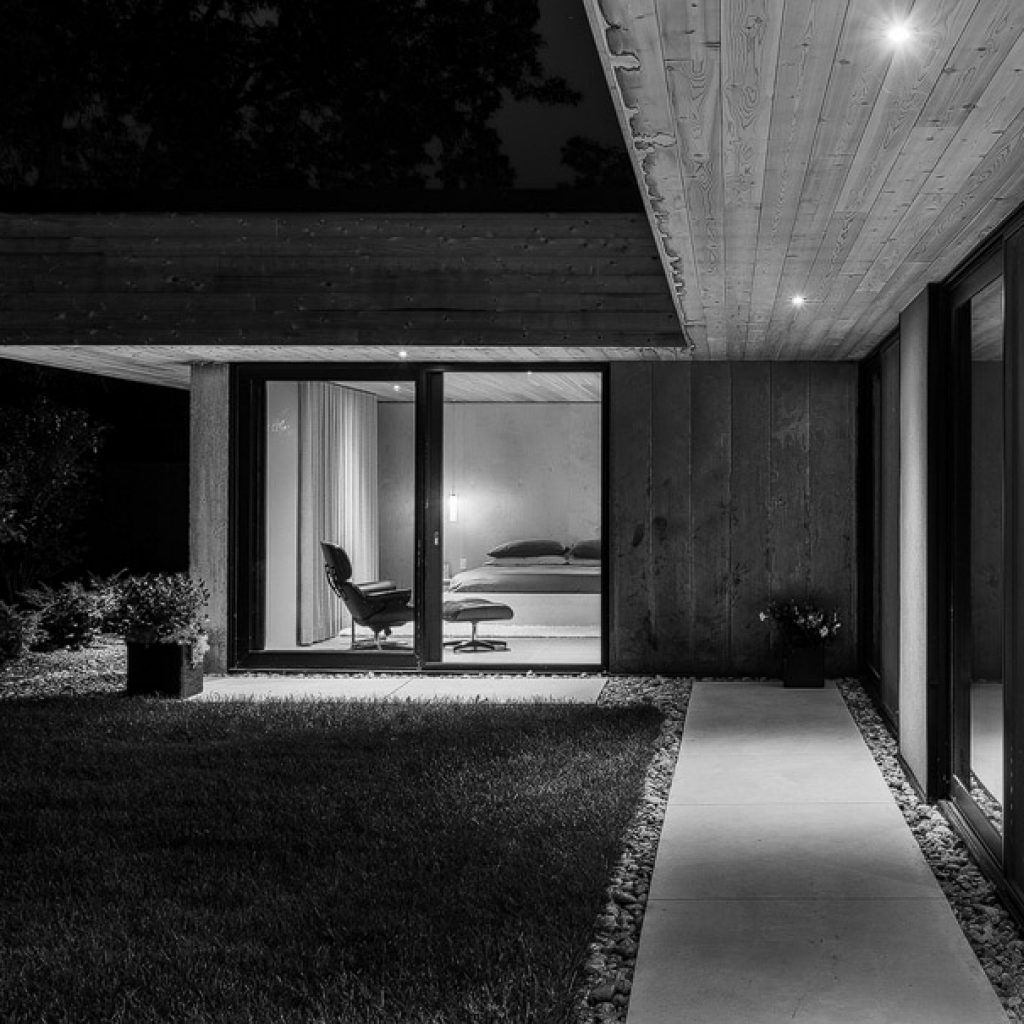 Lett Courtyard House B+W